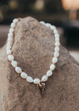 Load image into Gallery viewer, Necklace Pearl with Gold Tone Heart
